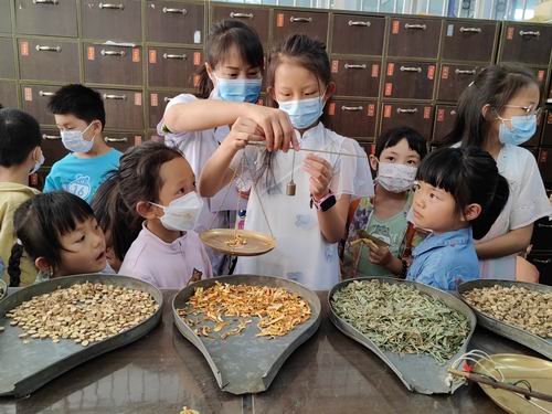 調整大小 參觀中藥房 (3).jpg